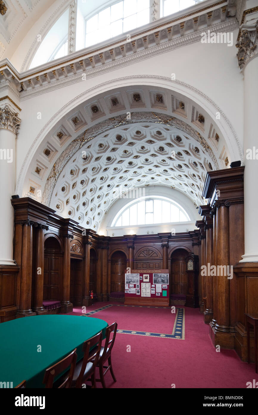 La Cámara de los Lores de Irlanda cámara, antiguamente en las Casas del  Parlamento irlandés, ahora el Banco de Irlanda, Dublín Fotografía de stock  - Alamy