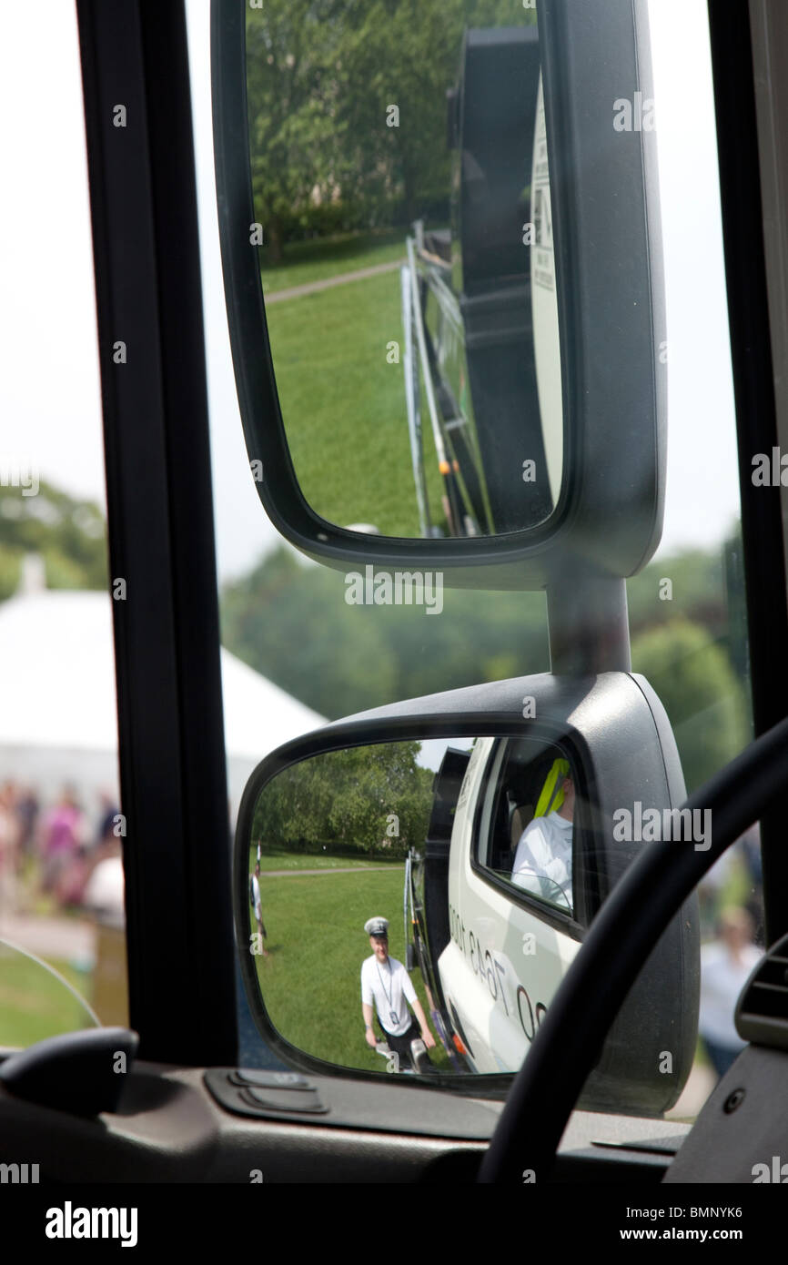 Espejos adicionales necesarios ahora en camiones para ver a los ciclistas, Londres Foto de stock