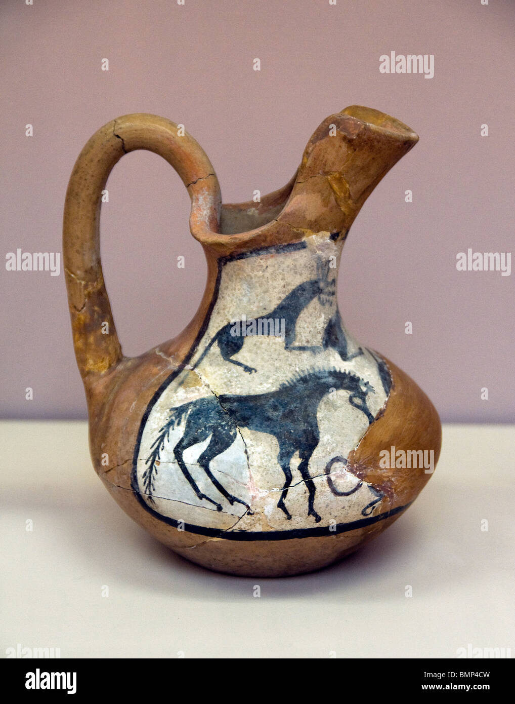 Tazón de caballo 800 A.C. Cerámica Gordion Frigios período frigio Museo de Anatolia Ankara Foto de stock