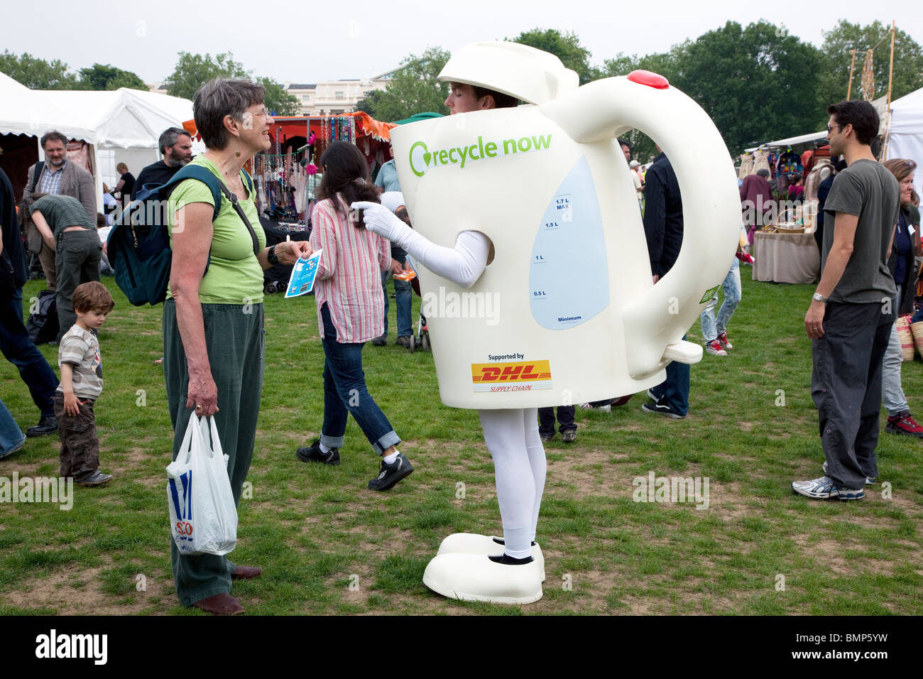 Promover el reciclaje de aparatos eléctricos en Camden, Londres Feria verde Foto de stock