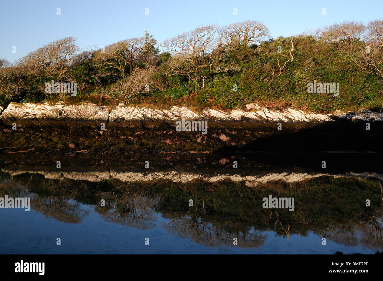 Boca de marea del río roughty o lough río kenmare bay en Irlanda Sneem Parknasilla Iveragh Península Beara junction Foto de stock