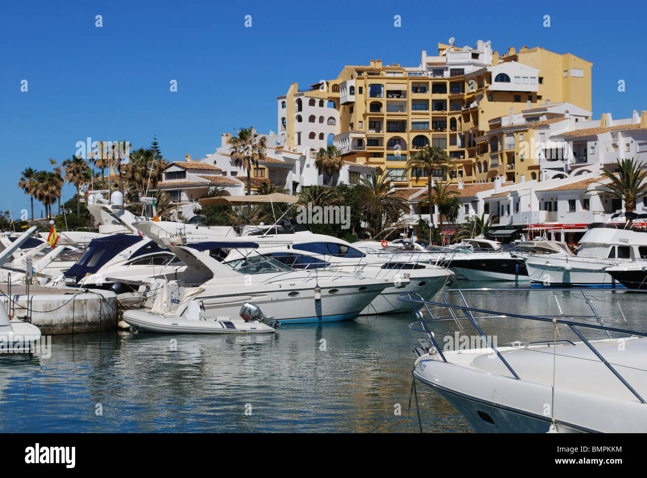 Embarcaciones en el puerto deportivo, Puerto Cabopino, Marbella, Costa del  Sol, Málaga, Andalucía, España, Europa Occidental Fotografía de stock -  Alamy