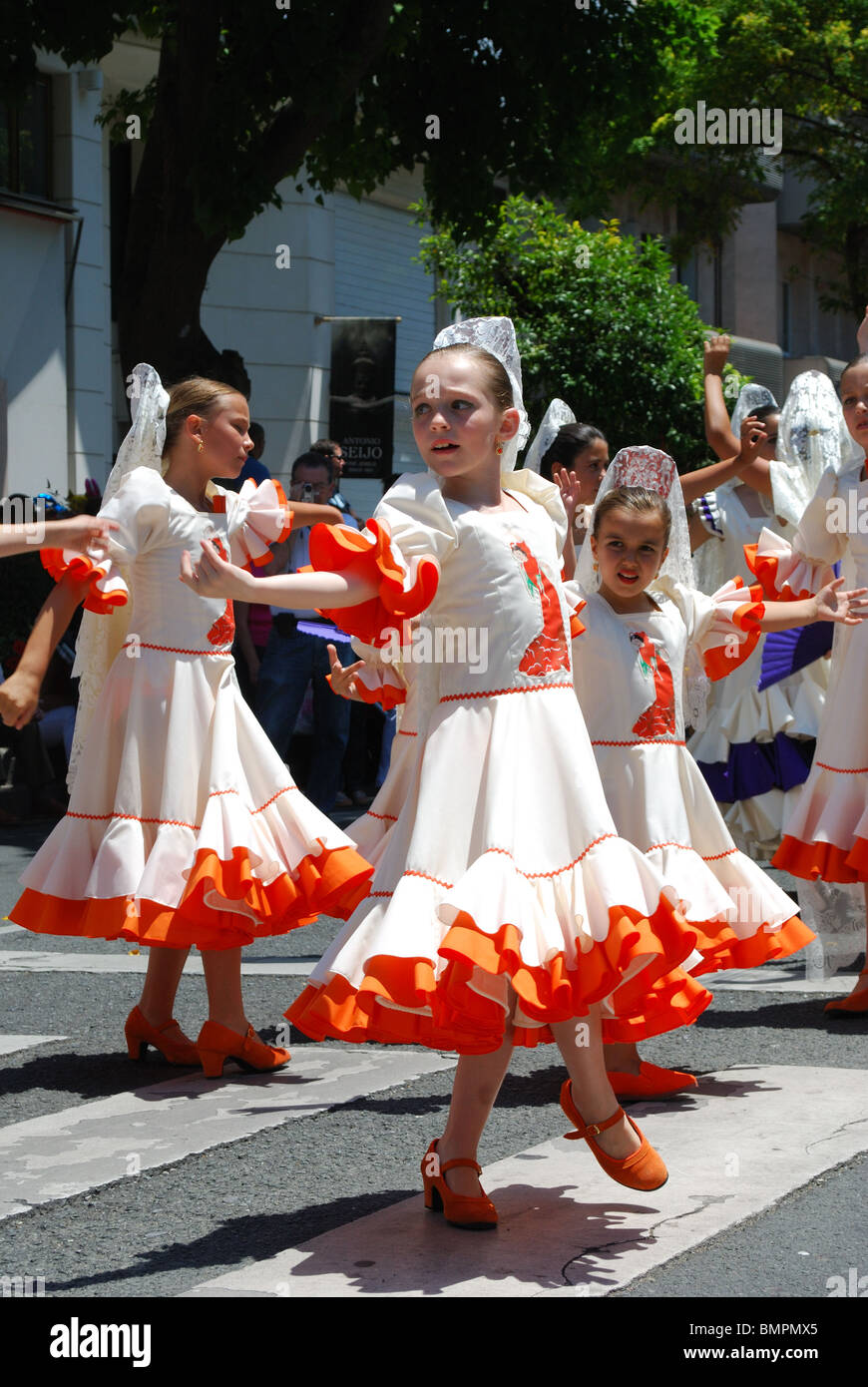 Niños bailando flamenco fotografías e imágenes de alta resolución Alamy