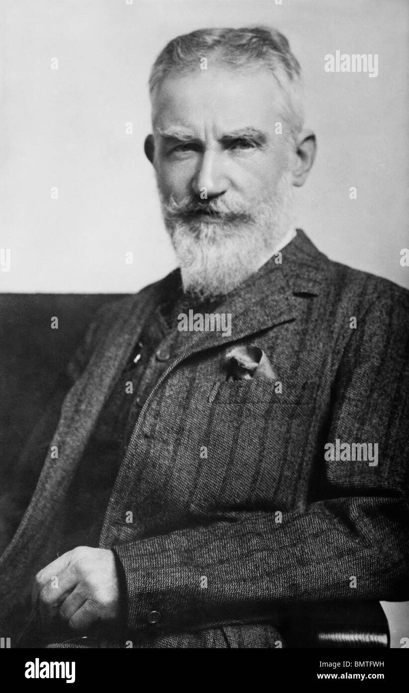 Fecha Foto retrato del dramaturgo irlandés George Bernard Shaw (1856 - 1950), ganador del Premio Nobel de Literatura en 1925. Foto de stock