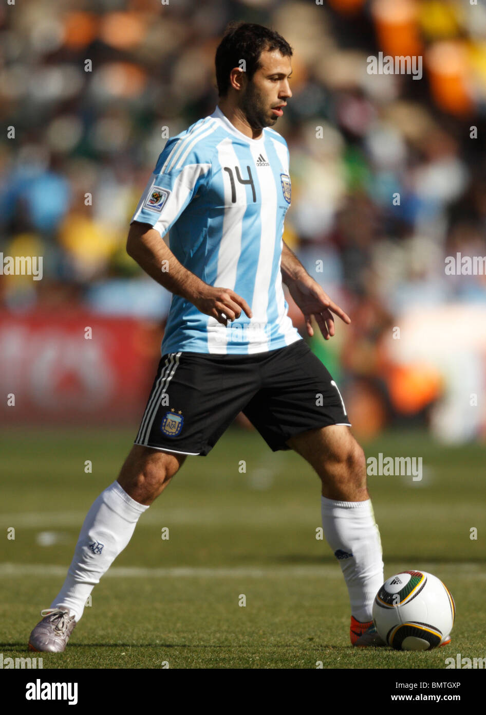 El capitán del equipo, Javier Mascherano de Argentina en acción durante una Copa Mundial de la FIFA 2010 fútbol contra Corea del Sur. Foto de stock