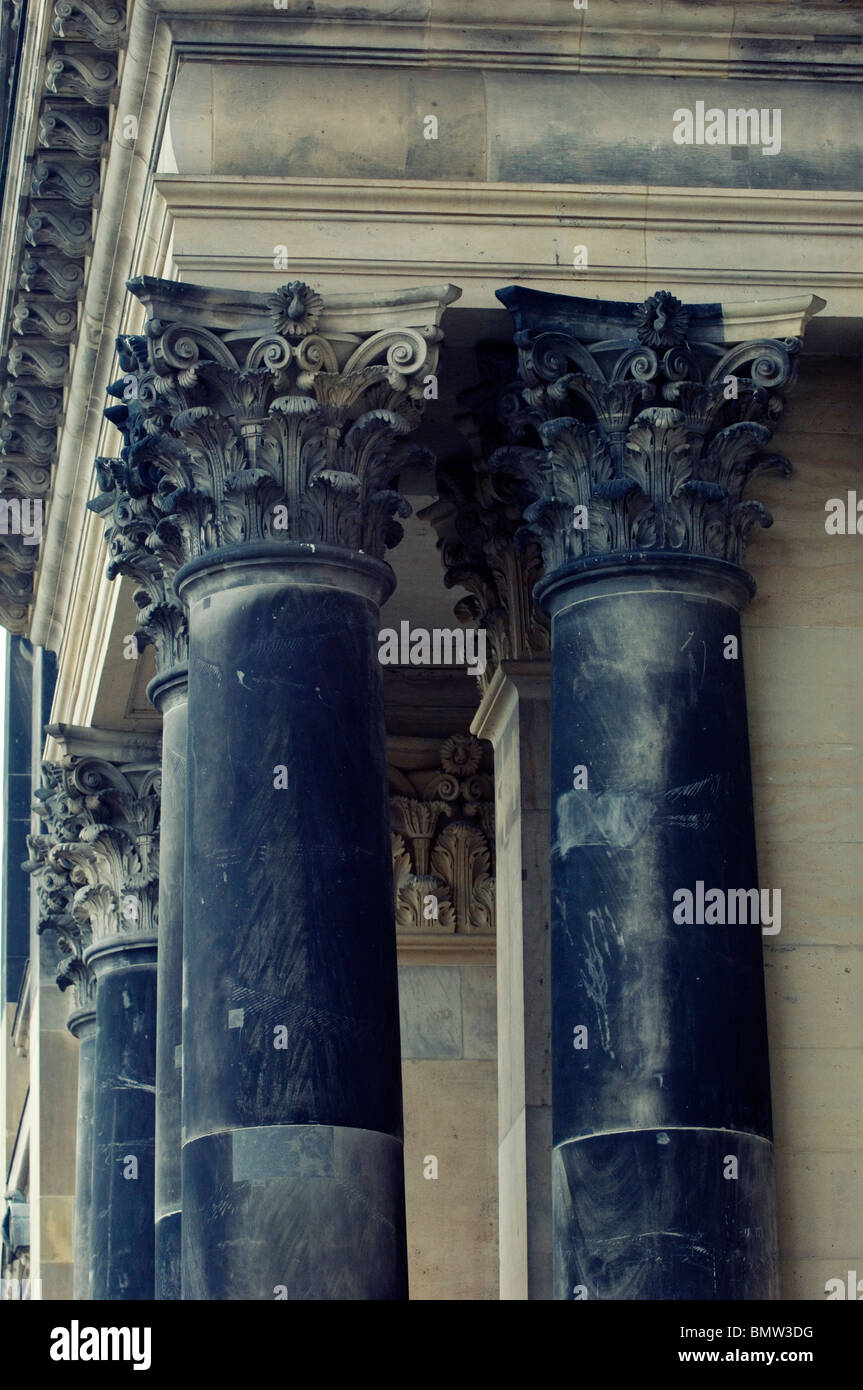 Las columnas de detalles arquitectónicos de la catedral Berliner Dom Berlín ALEMANIA Foto de stock