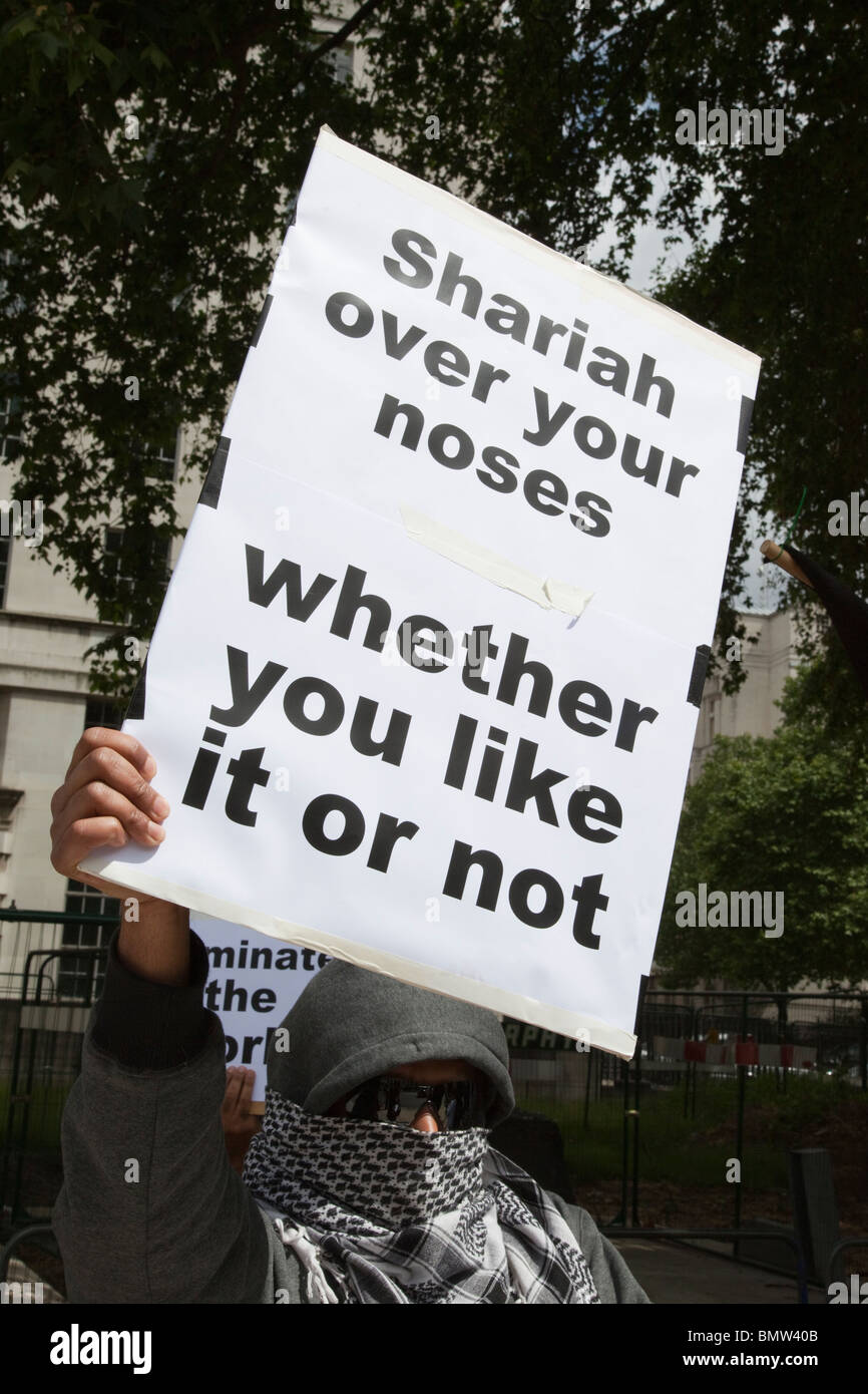 Pro Sharia manifestación fuera de Downing Street, Londres, Reino Unido, 20 de junio de 2010 Foto de stock