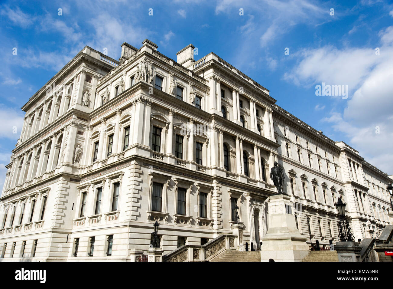 El Ministerio de Relaciones Exteriores y del Commonwealth, Whitehall, Londres, Inglaterra, Reino Unido. Foto de stock