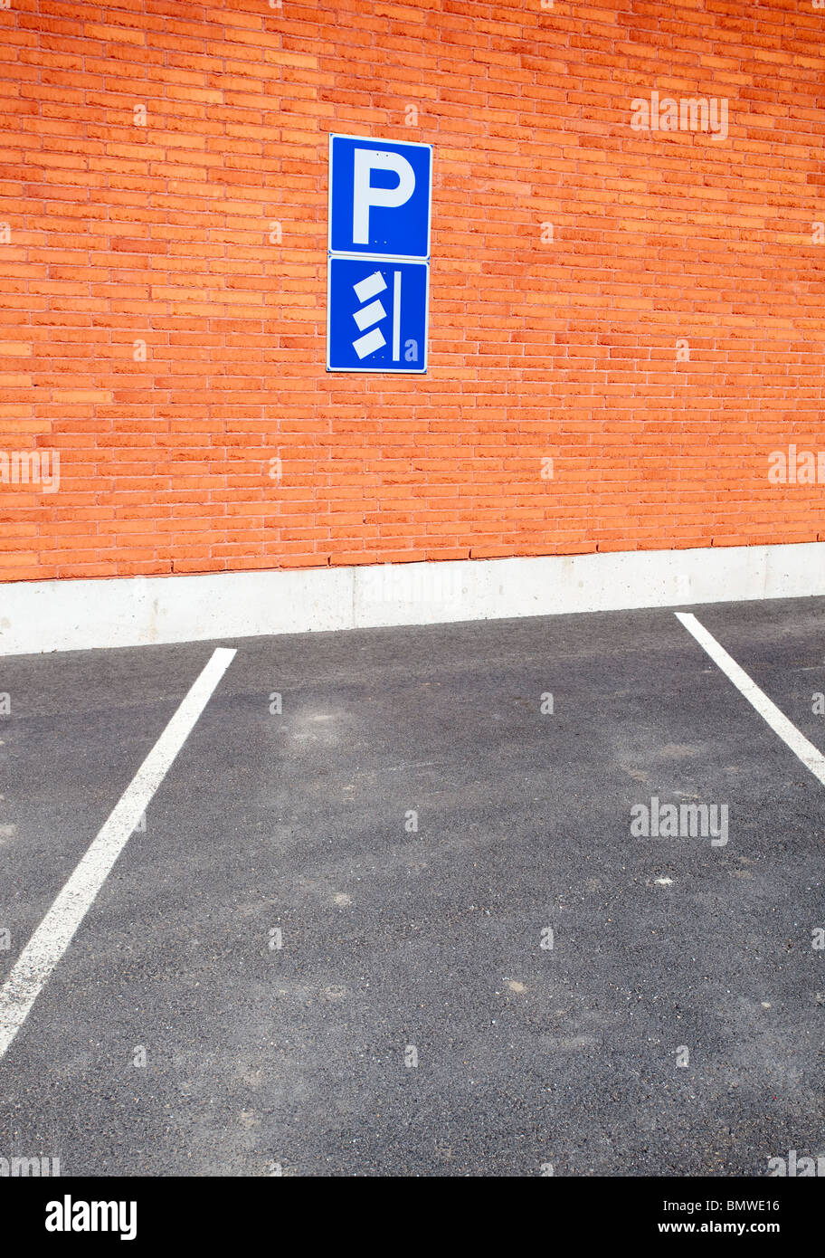 Espacio De Estacionamiento Vacio Fotos E Imagenes De Stock Alamy