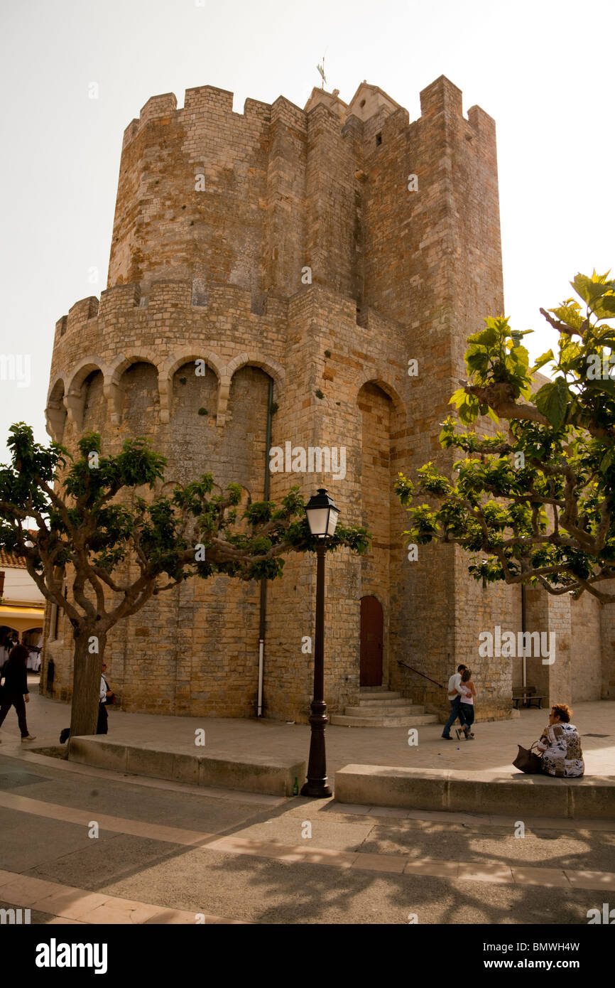 Iglesia fortificada de Notre Dame de la Mer en LesSaintesMariesdela