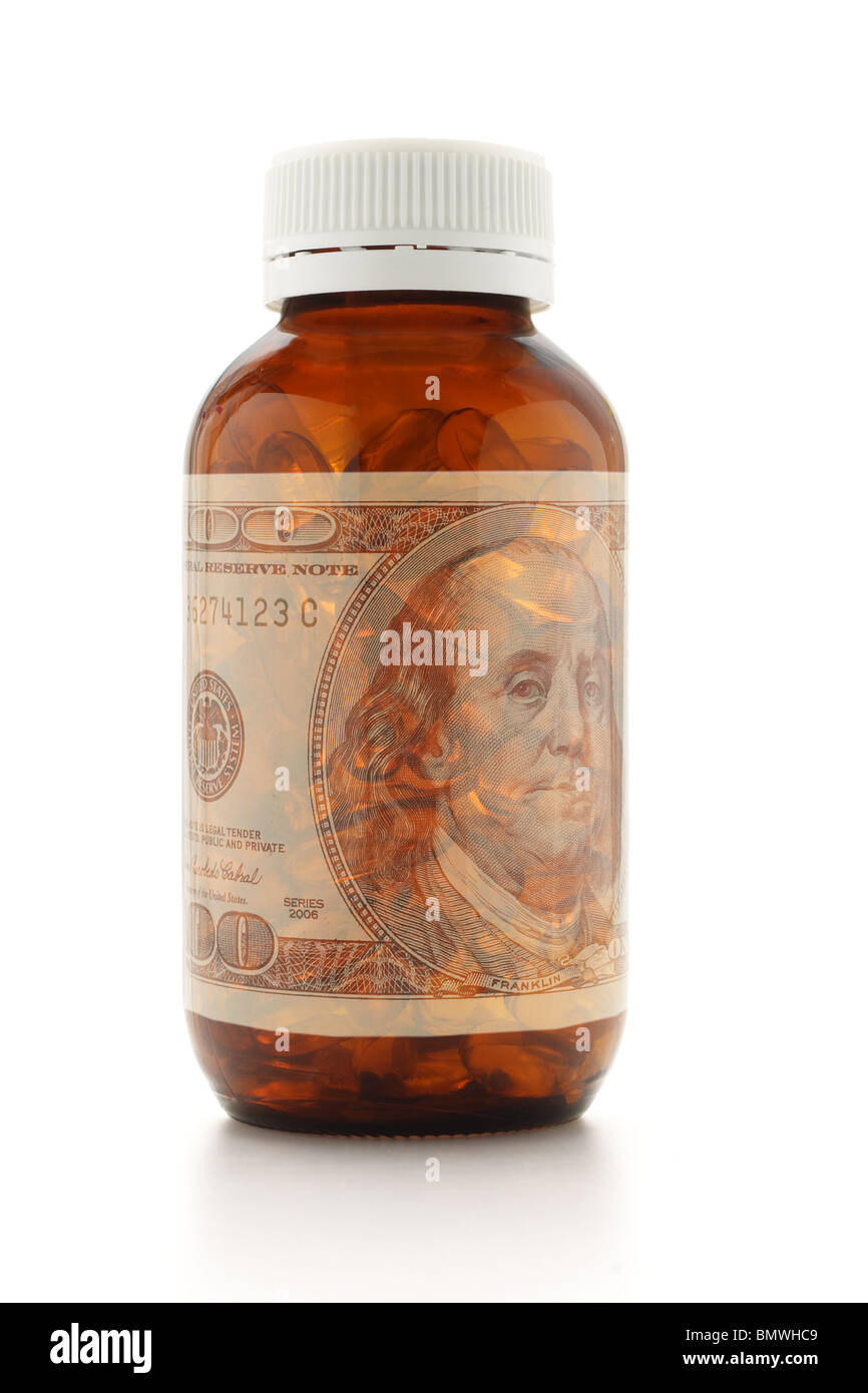Concepto de salud - Botella de medicina y superpone 100 US Dollar Bill Foto de stock
