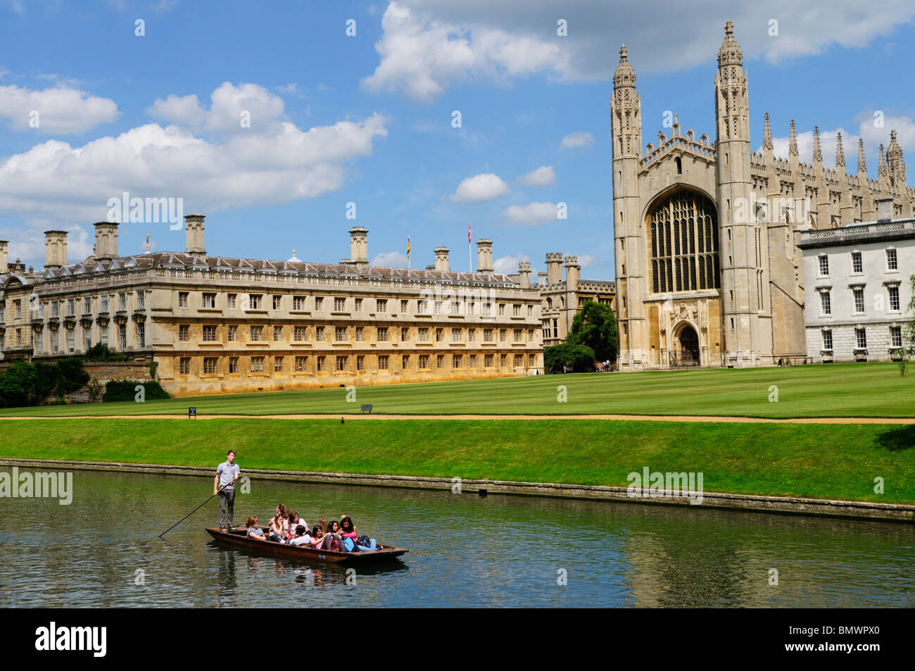 Navegar por el río Cam en el Kings College, Cambridge, Inglaterra, Reino Unido. Foto de stock