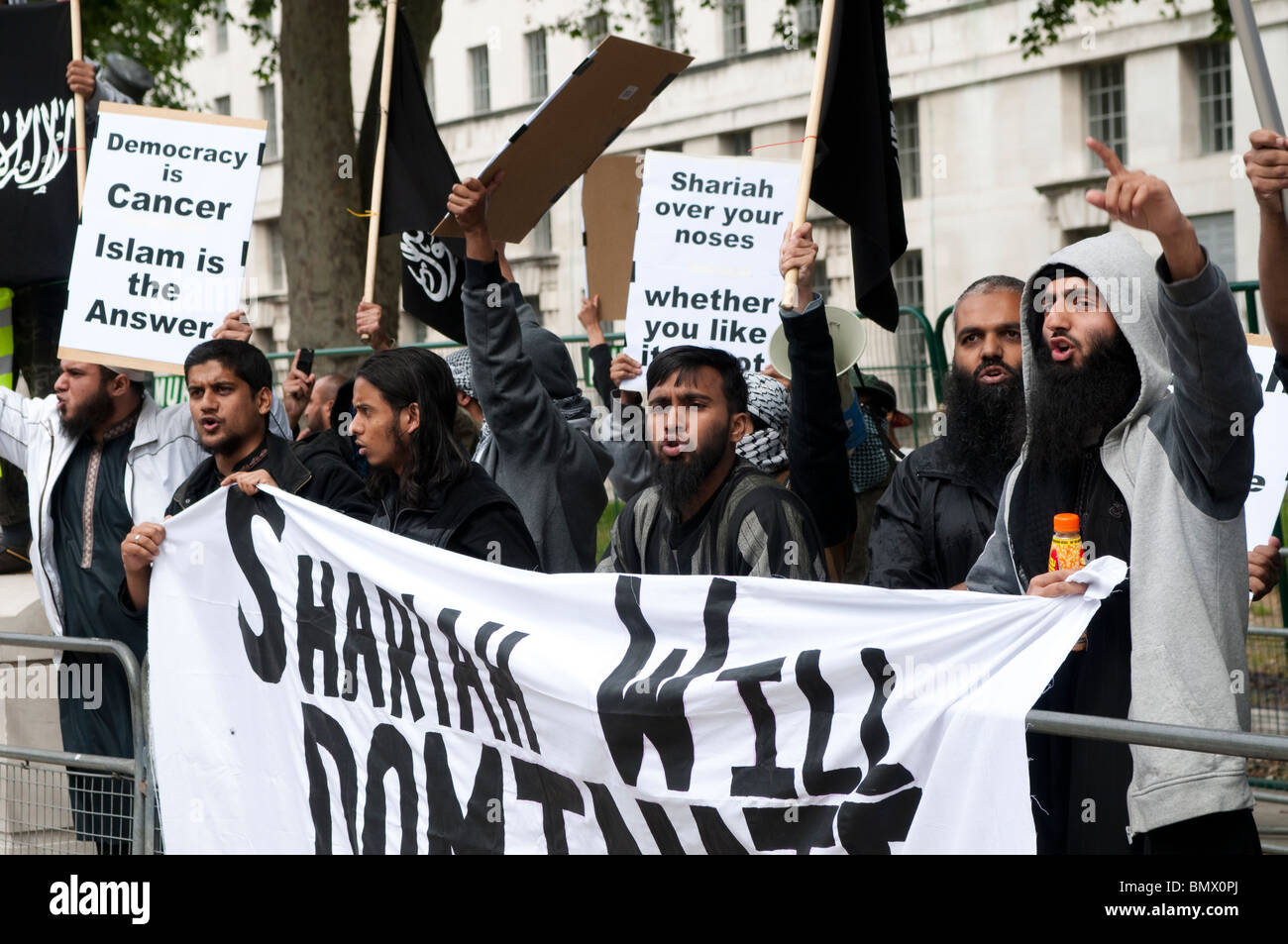 La ley sharia manifestantes, Whitehall, Londres, Reino Unido, 20 de junio de 2010 Foto de stock