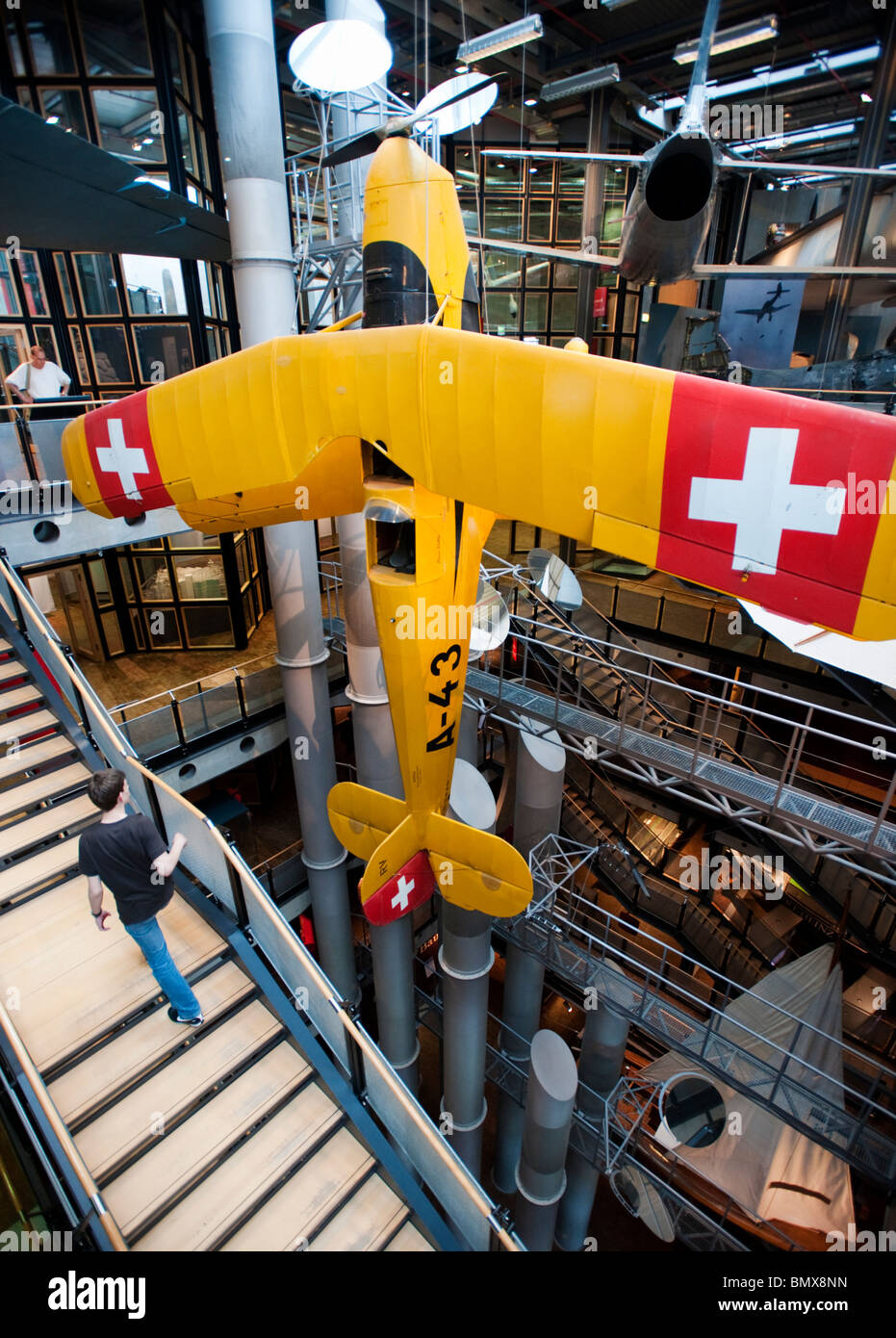 Históricos aviones en exhibición en el Deutsches Technikmuseum o el Museo Alemán de Tecnología de Berlín en Alemania Foto de stock