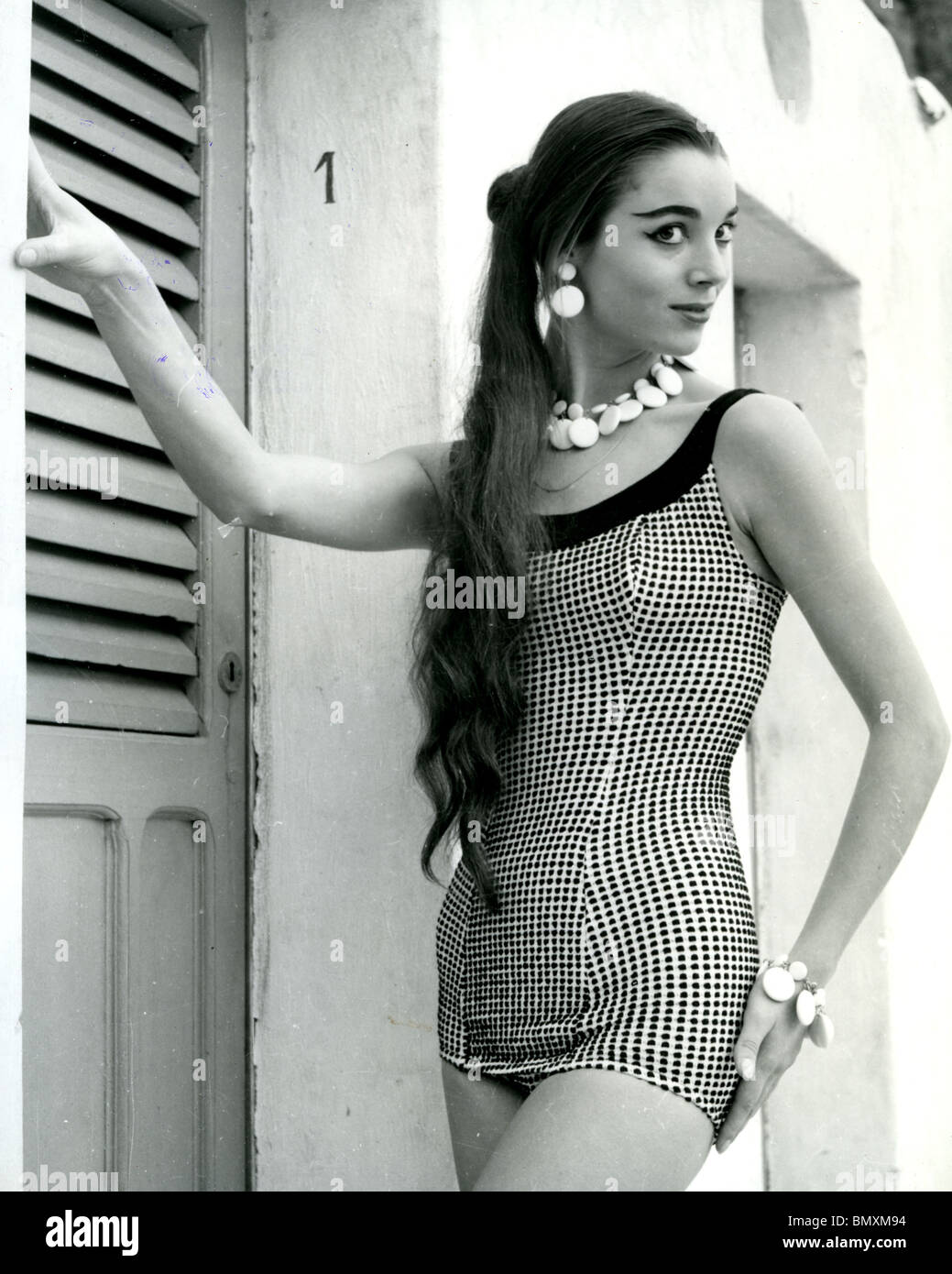 ELSA MARTINELLI - Italiano actriz y ex modelo aquí sobre 1952 en un bañador  de látex de Cole de Milán Fotografía de stock - Alamy