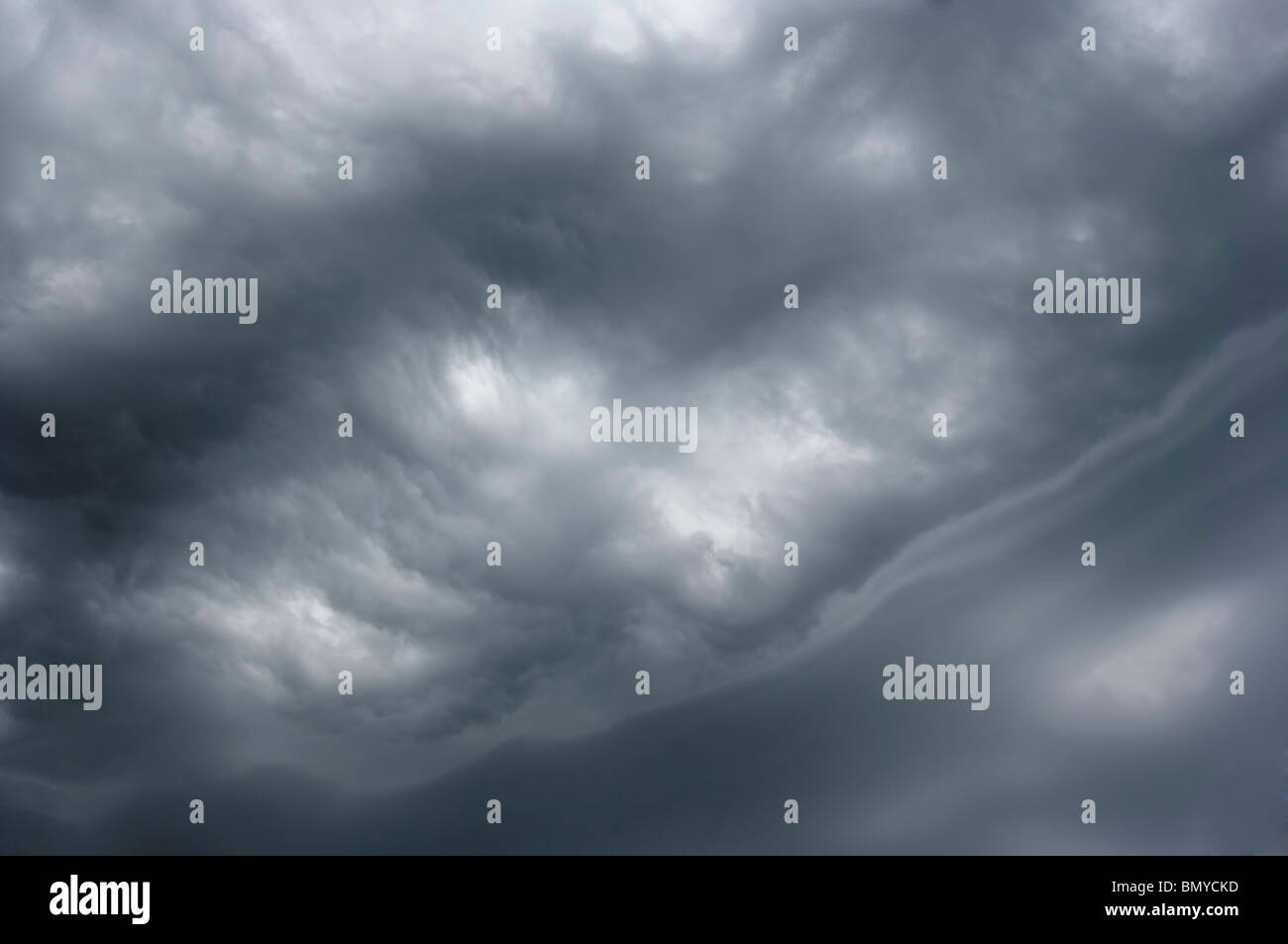 Nubes oscuras antes de lluvia - asperatus Foto de stock