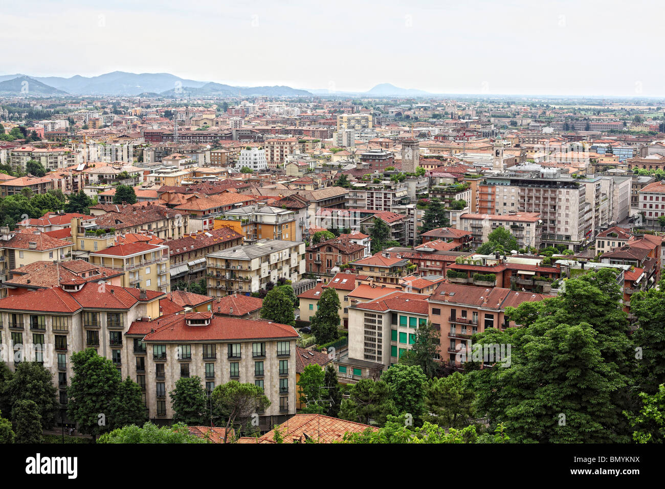 Vista de la ciudad italiana de Bergamo Foto de stock