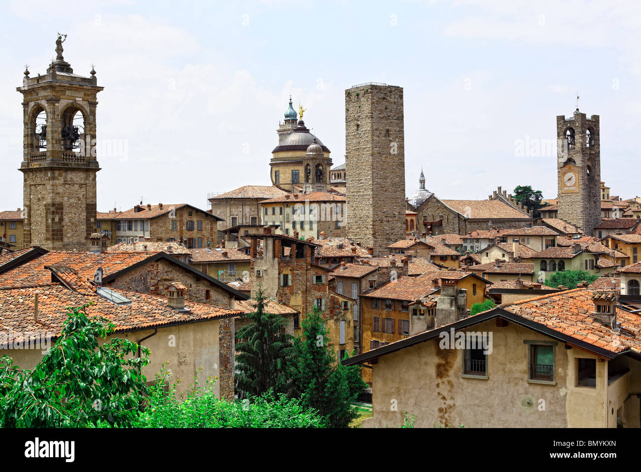 Vista de la ciudad italiana de Bergamo alta Foto de stock