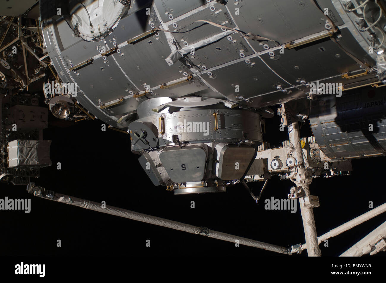 Febrero 17, 2010 - La tranquilidad de la Estación Espacial Internacional nodo y su cúpula. Foto de stock