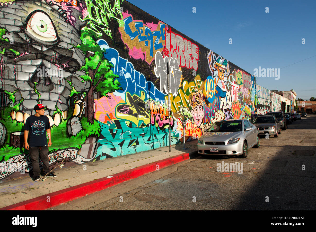Muro cubierto de graffiti, distrito de las Artes, el centro de Los Angeles,  California, Estados Unidos de América Fotografía de stock - Alamy