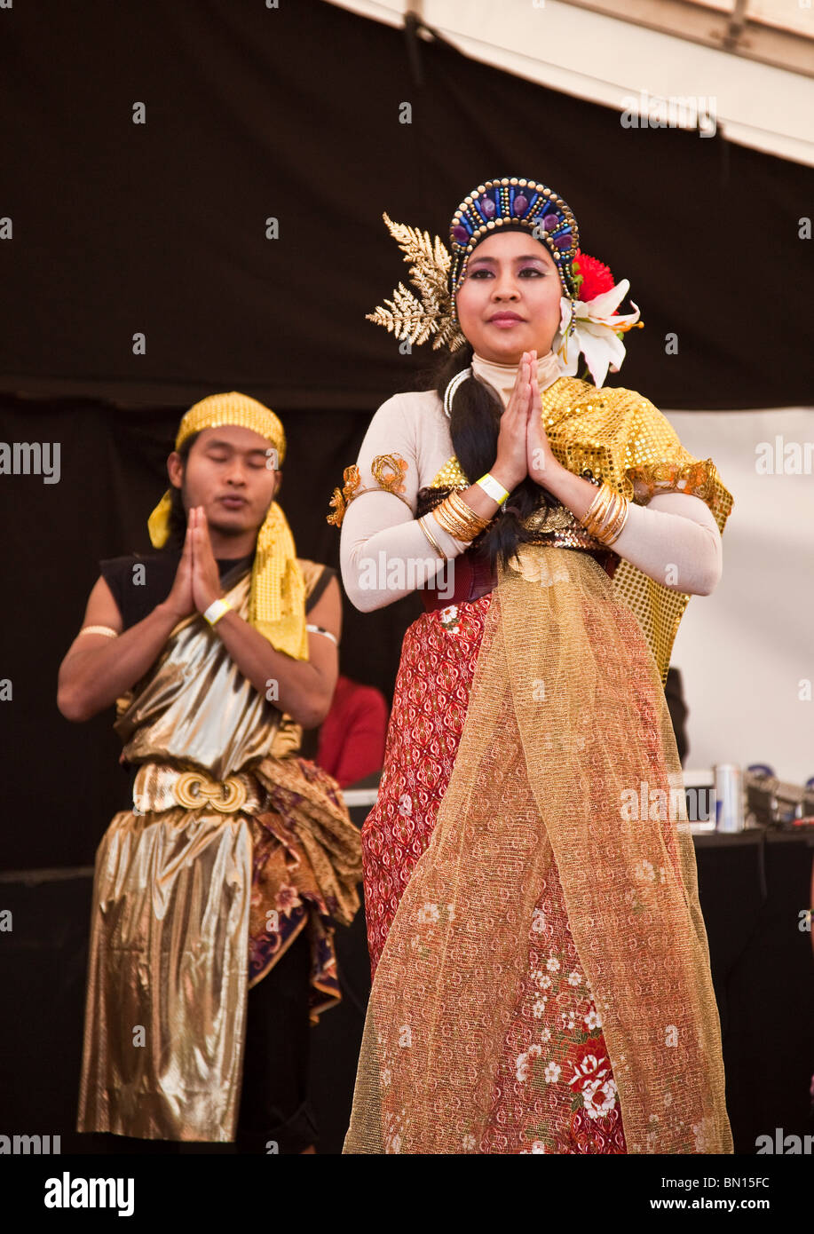 Dos bailarines de Malasia realiza en Glasgow Mela 2010 Foto de stock