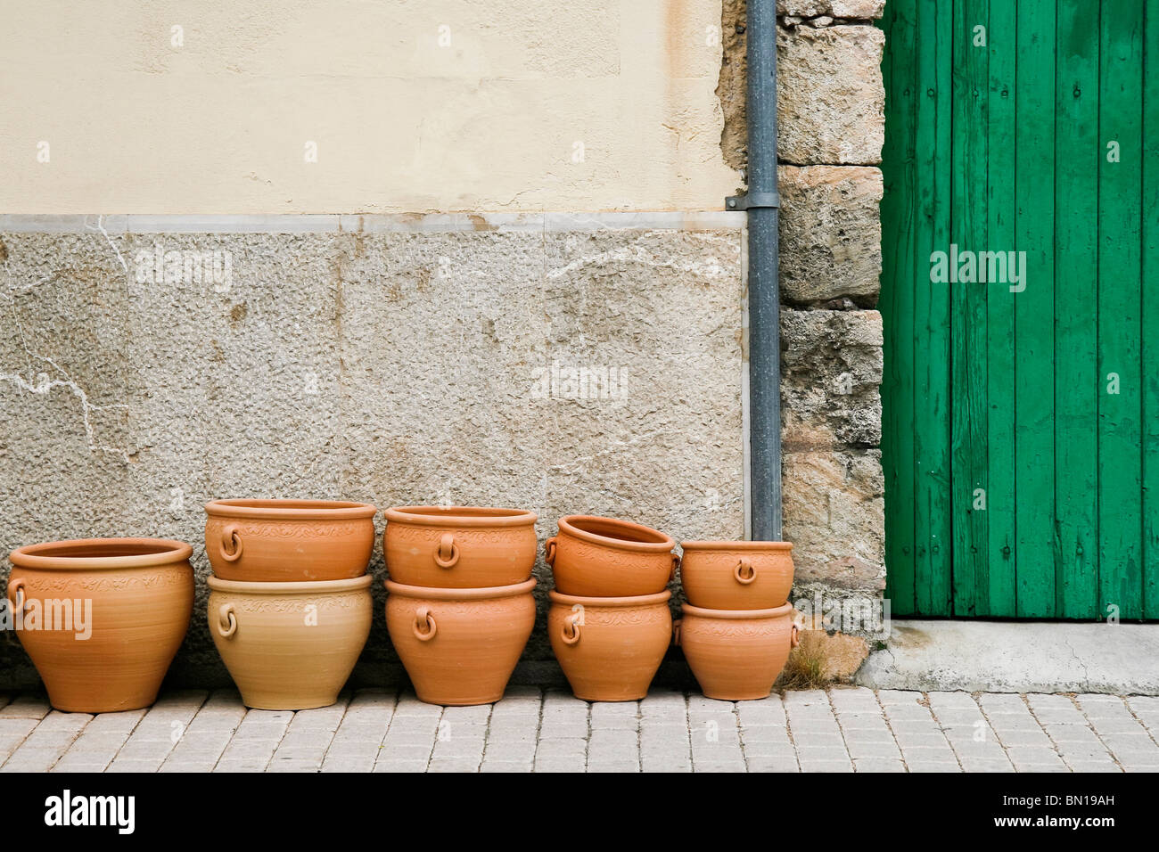 La alfarería tradicional mallorquín fuera de una tienda, Sineu Foto de stock