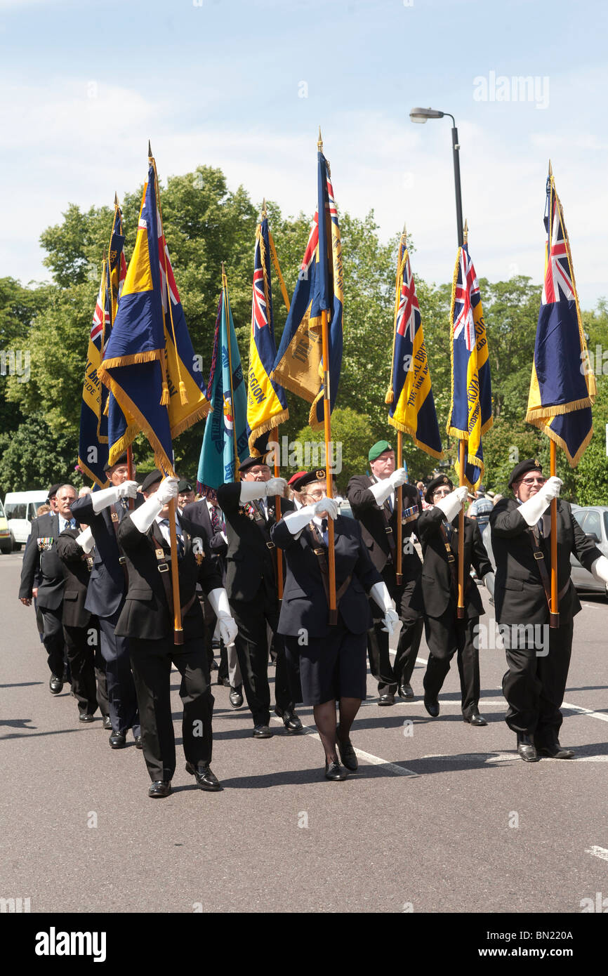 North East London "Día de las Fuerzas Armadas" Desfile, Station Road, North Chingford, London Borough of Waltham Forest. Foto de stock