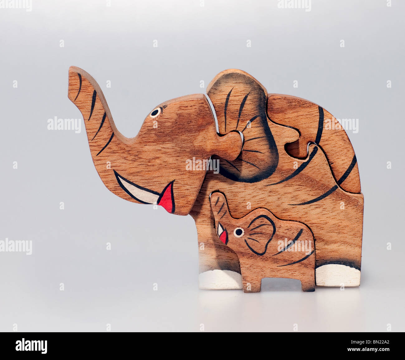 Rompecabezas de madera elefante Fotografía de stock - Alamy