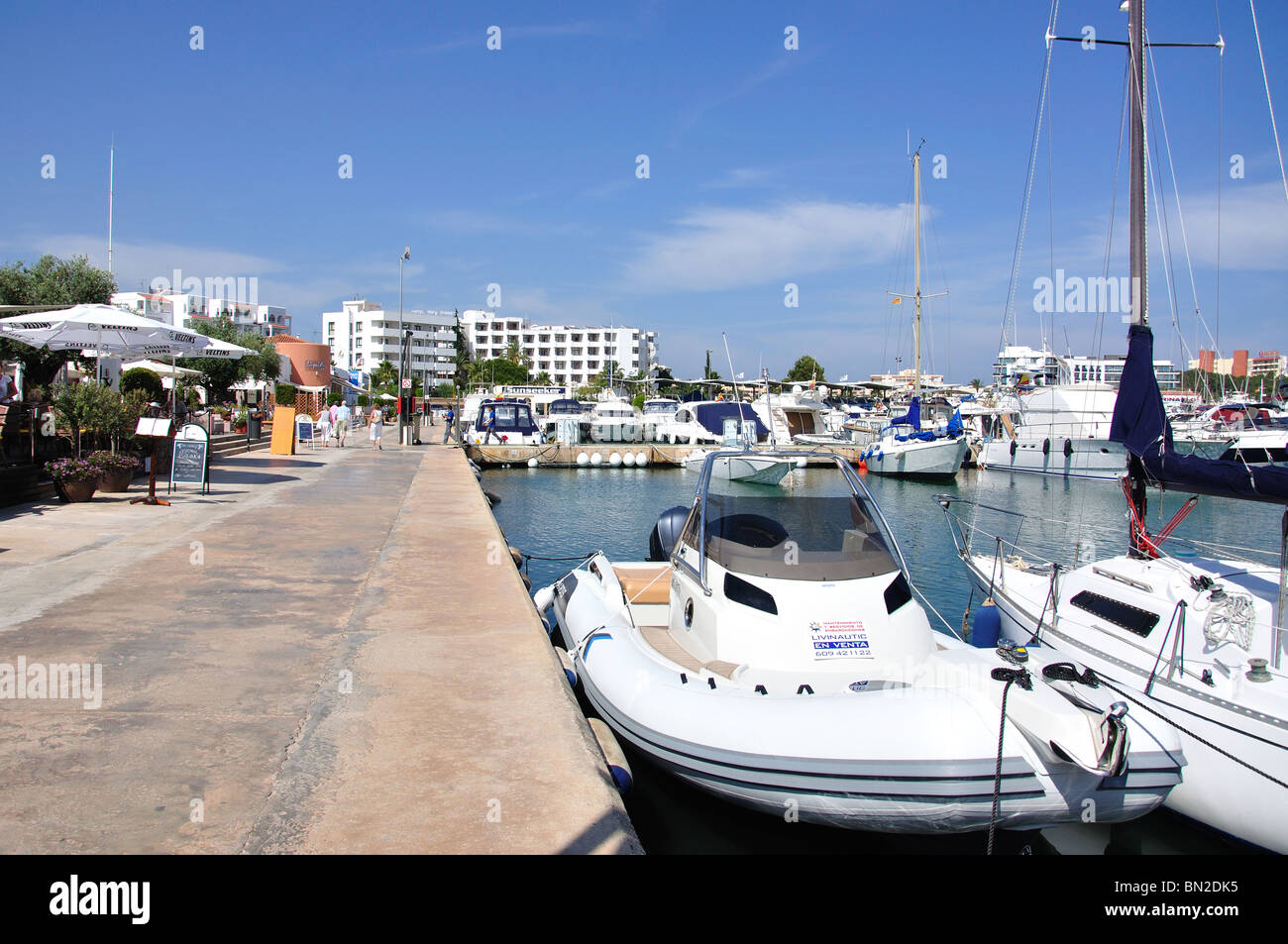 Vista de la Marina, Santa Eularia des Riu, Ibiza, Islas Baleares, España Foto de stock