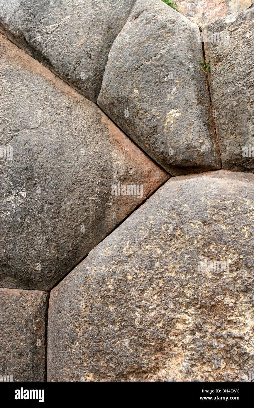 Uma Seção De Um Muro De Pedra Antiga Em Ollantaytambo Em Peru. Foto de  Stock - Imagem de artesanato, arquitetura: 266757124