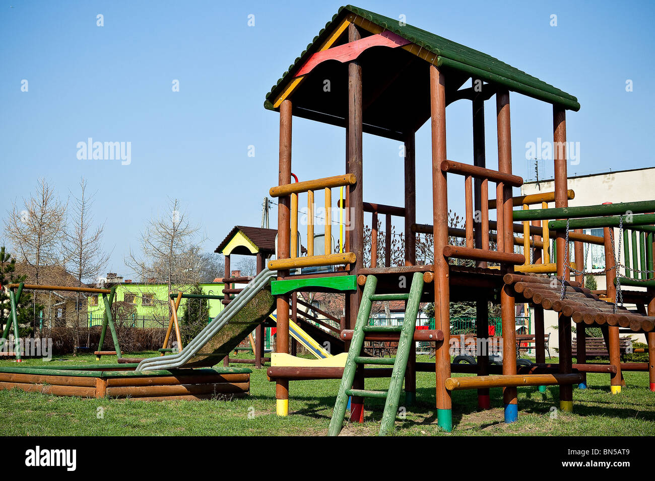 Parque infantil de madera para niños fotografías e imágenes de alta  resolución - Alamy
