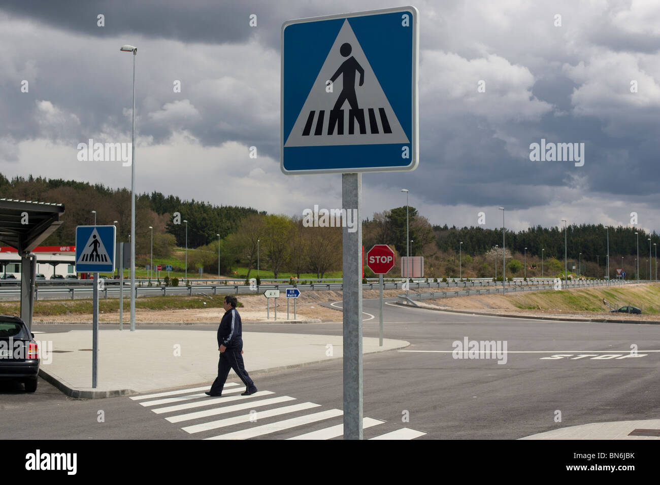 Zona de descanso en la autovía del noroeste A6. Lugo, Galicia. España. Área de descanso en el noroeste de la autovía A6. Lugo, Galicia. España. Foto de stock