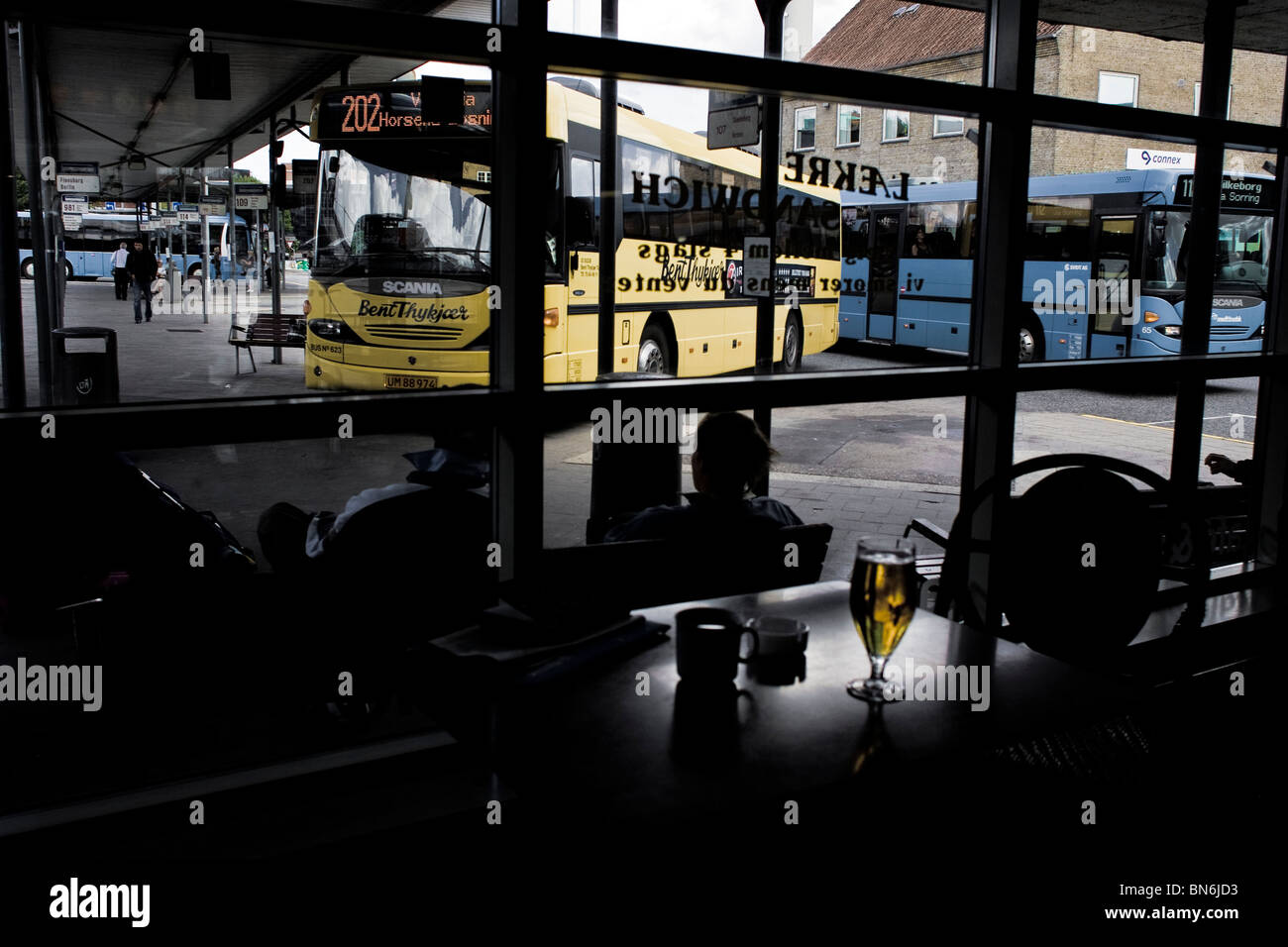 Estacion de Autobuses. Arhus. Dinamarca. La estación de autobuses. Arhus. Dinamarca. Foto de stock