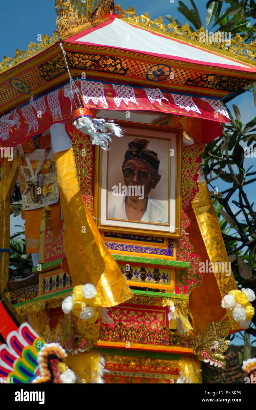 Religión balines se basa en el respeto y la adoración a Dios y sus