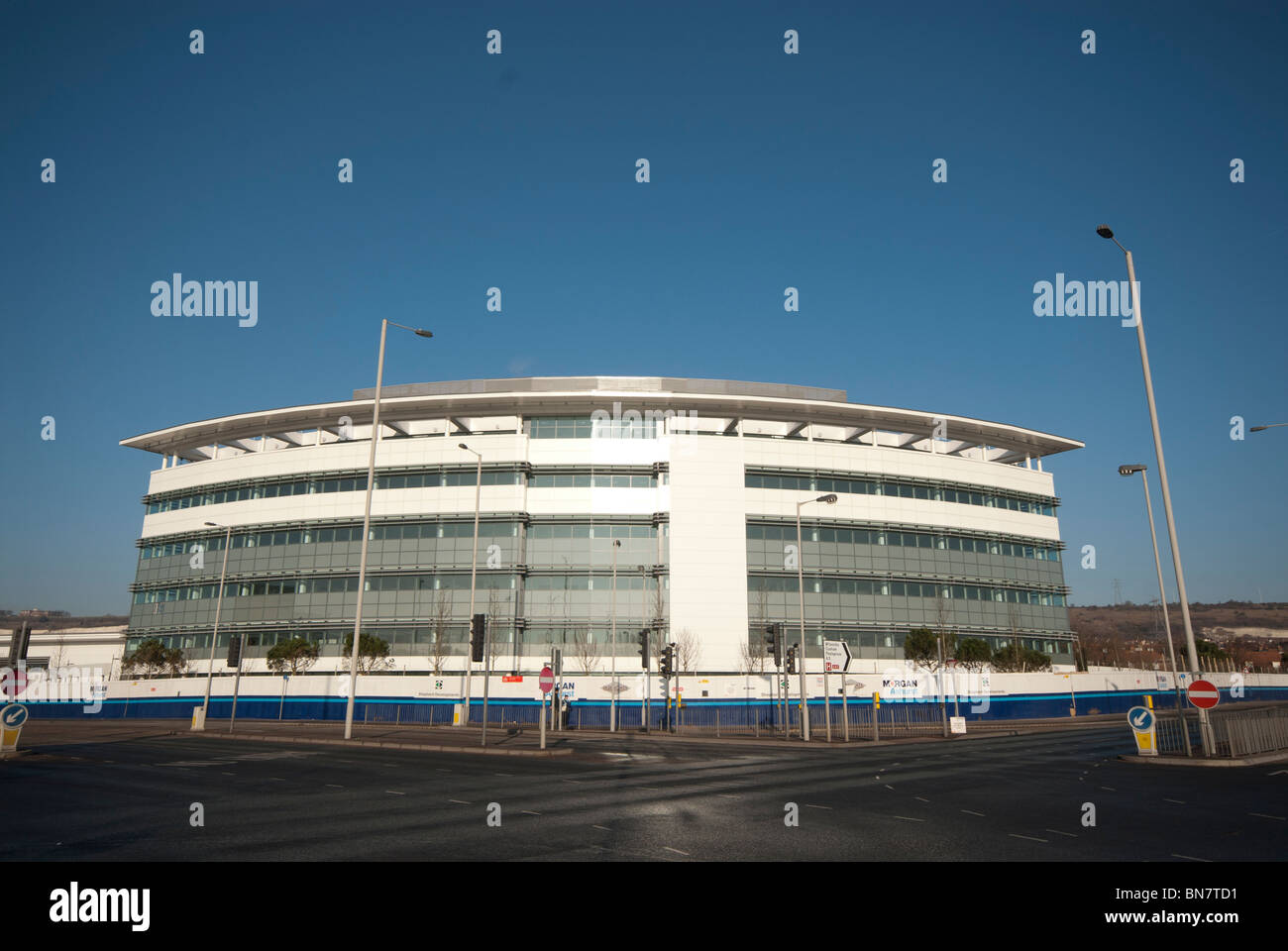 El exterior del edificio de oficinas en la Marina Ray Cosham, Portsmouth Foto de stock