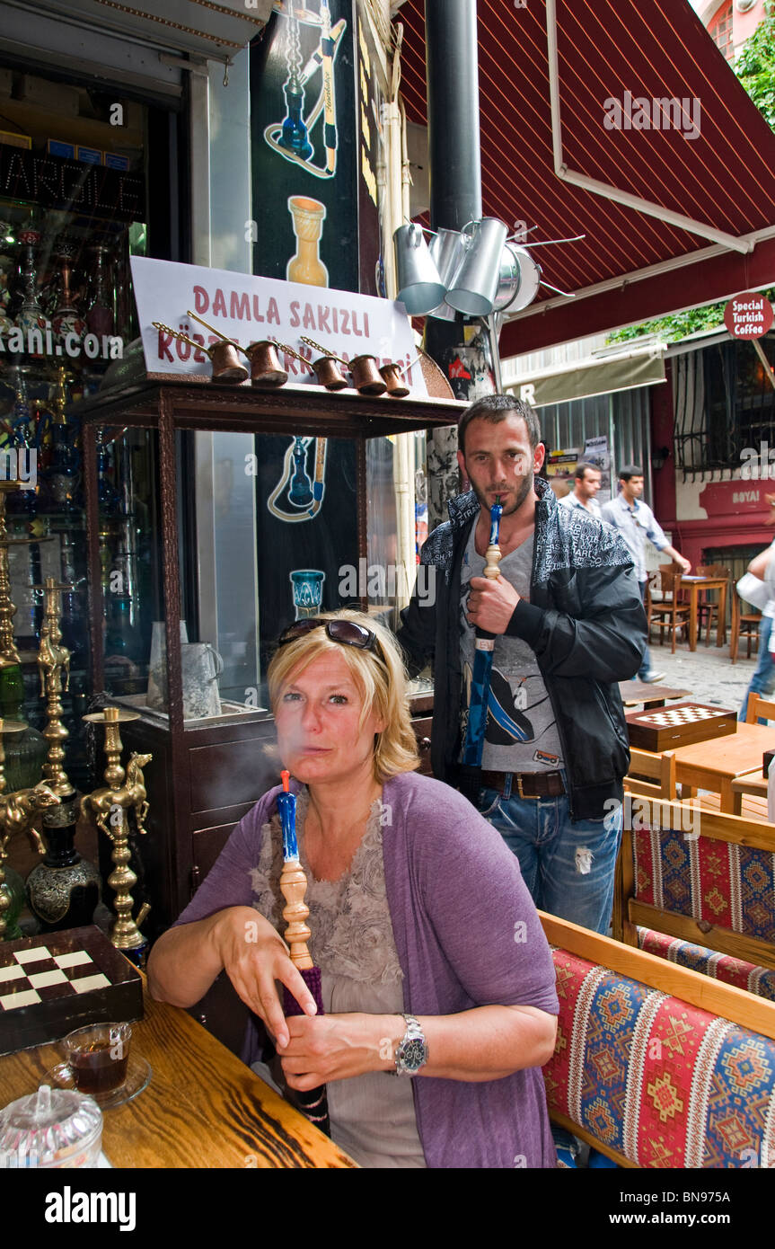 Turquia Estambul fumar pipa de agua tourist Foto de stock