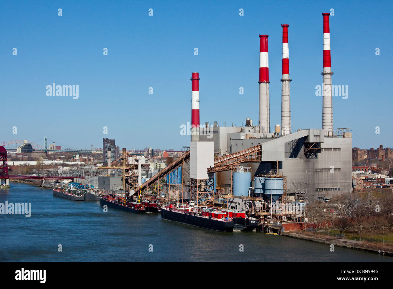Subestación eléctrica central eléctrica en Randall's Island en la Ciudad de Nueva York Foto de stock