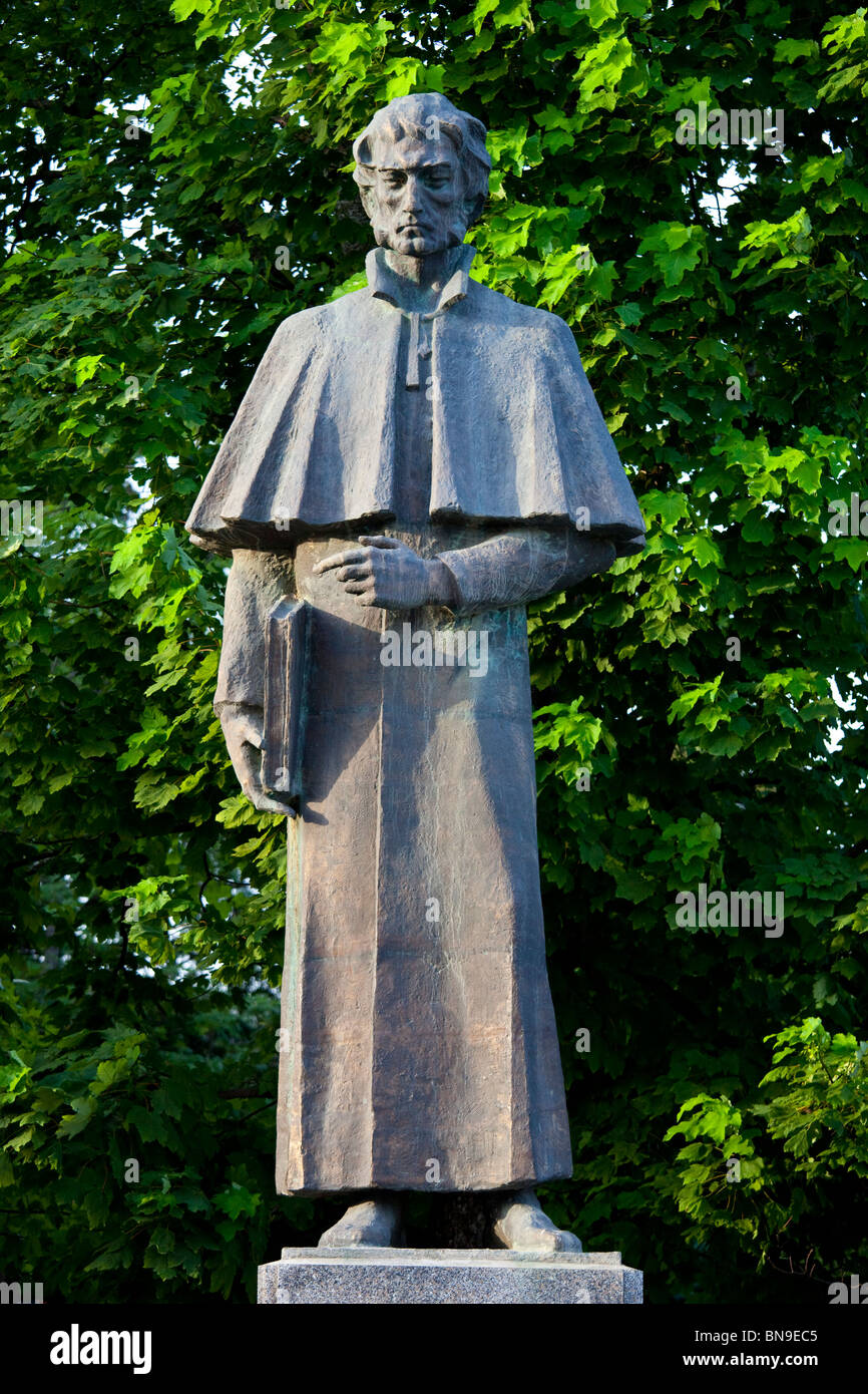 Estatua de Salomón Dodashvili, filósofo en Sighnaghi, Georgia Fotografía de  stock - Alamy