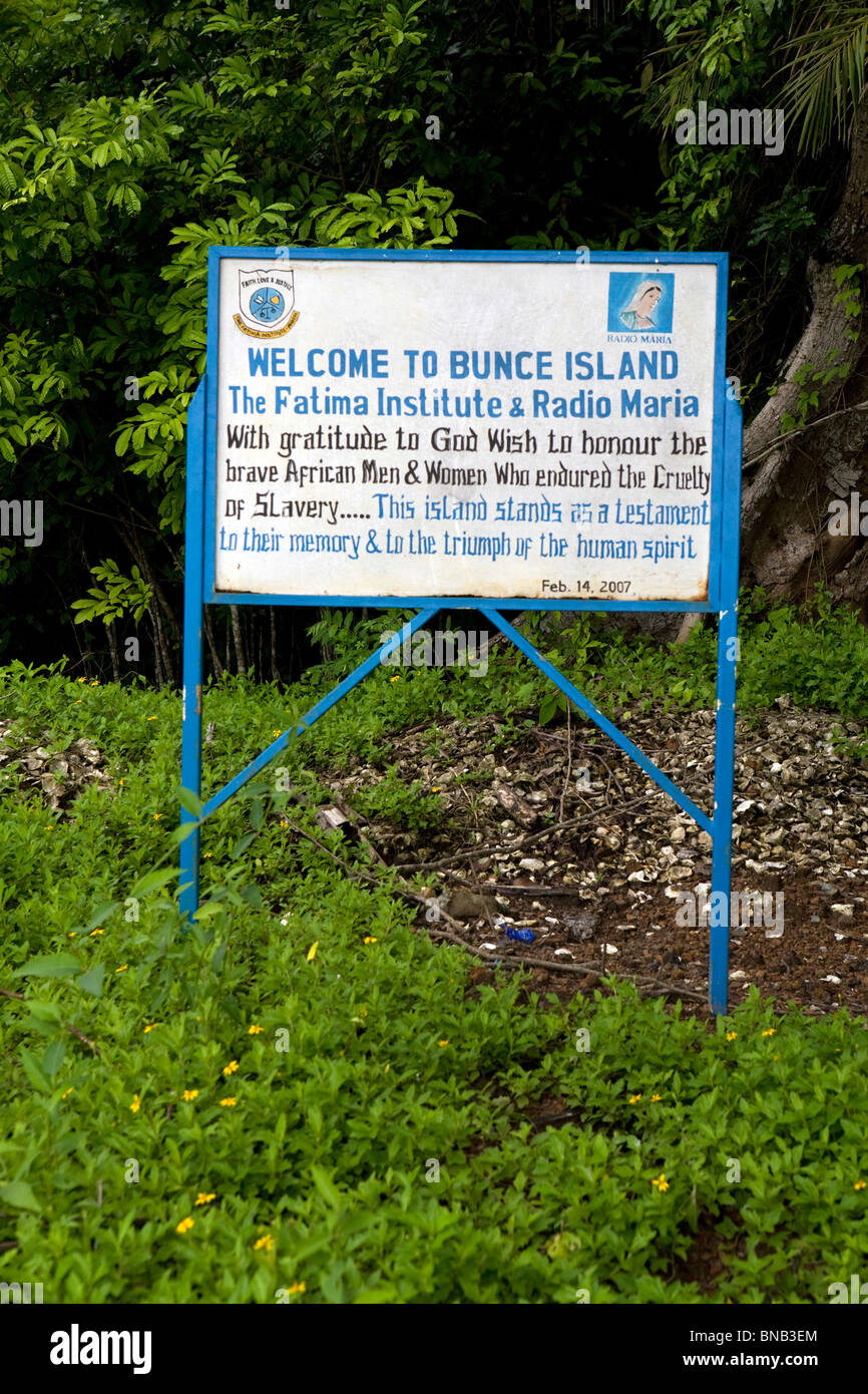 La Isla Bunce, Sierra Leona, las ruinas del castillo de esclavos británico más grande de África Occidental Foto de stock