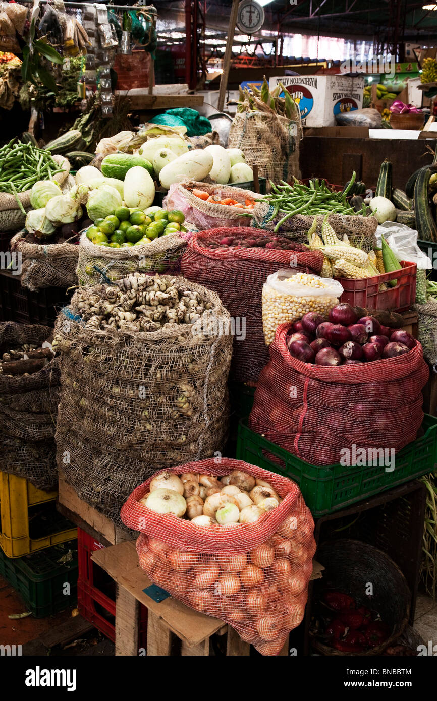 Frutas y hortalizas del mercado colombiano Foto de stock