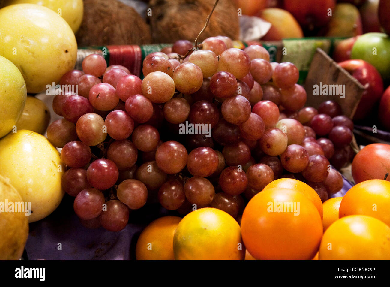 Frutas y hortalizas del mercado colombiano Foto de stock