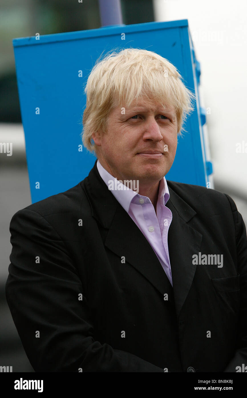 Alcalde de Londres Boris Johnson fuera del Ayuntamiento Foto de stock