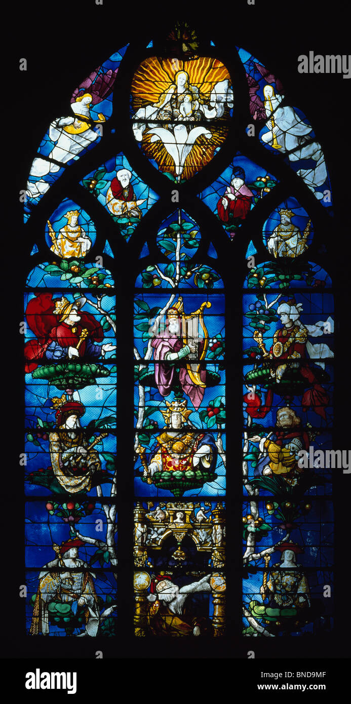 Francia, Beauvais, la iglesia de Saint Etienne, vitrales Foto de stock