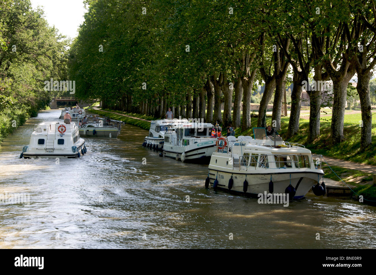 Barcos en el Canal du Midi en Languedoc, Francia Foto de stock
