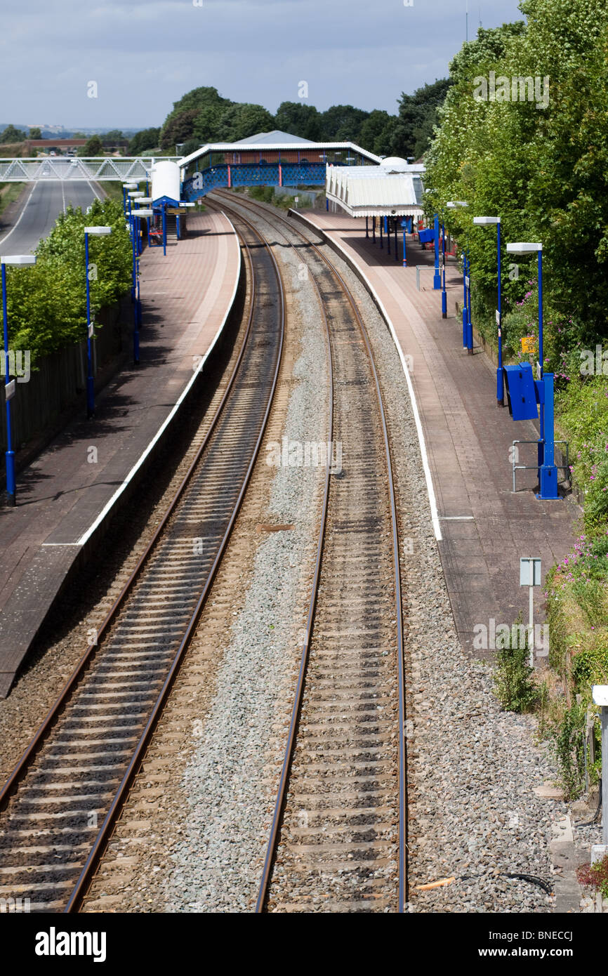 Línea de ferrocarril con estación Wendover en el fondo. La Alta velocidad 2 (HS2) Línea ferroviaria irá paralela. Foto de stock