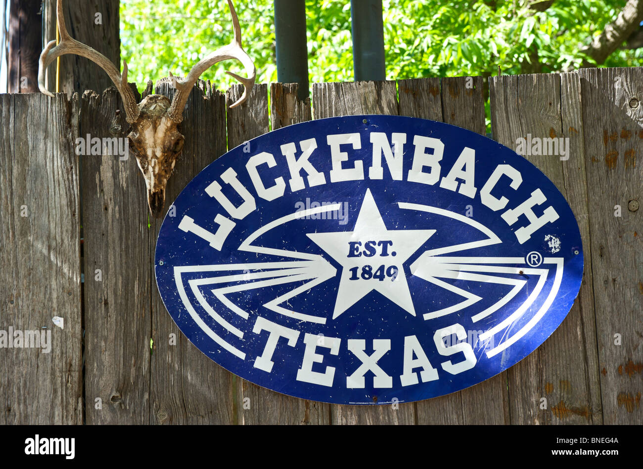 Letreros de Luckenbach, Texas Hill Country, EE.UU. Foto de stock