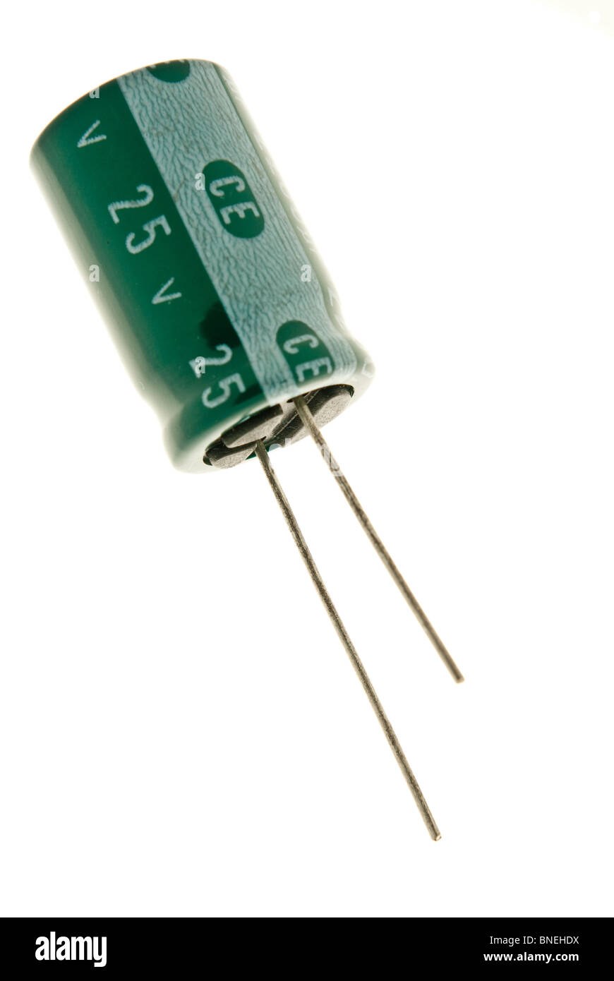 Icono de línea de condensadores electrolíticos. Símbolo del vector de  componentes electrónicos Imagen Vector de stock - Alamy
