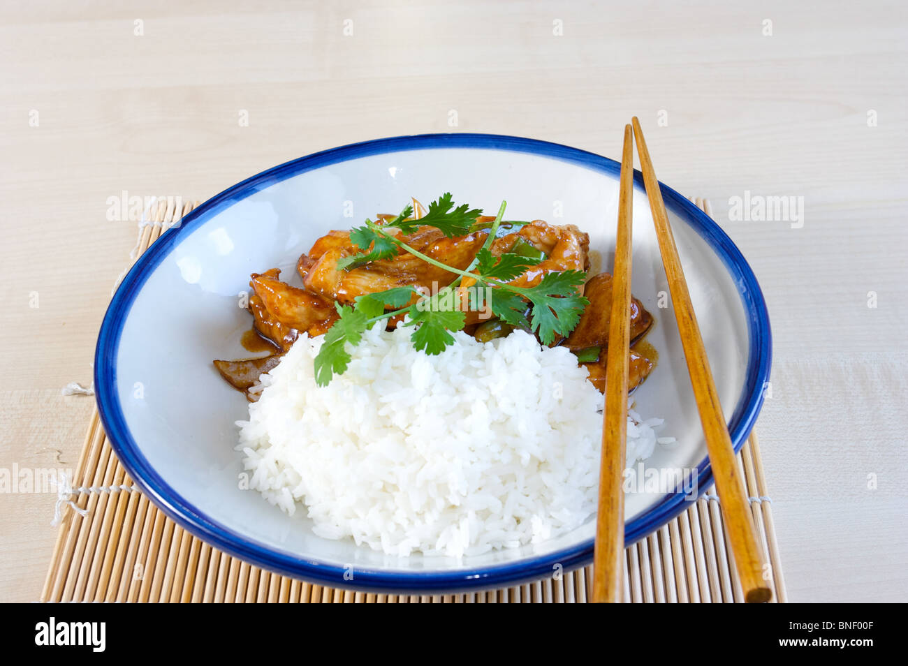 Arroz con Pollo comida asiática comida tailandesa comida china. Foto de stock