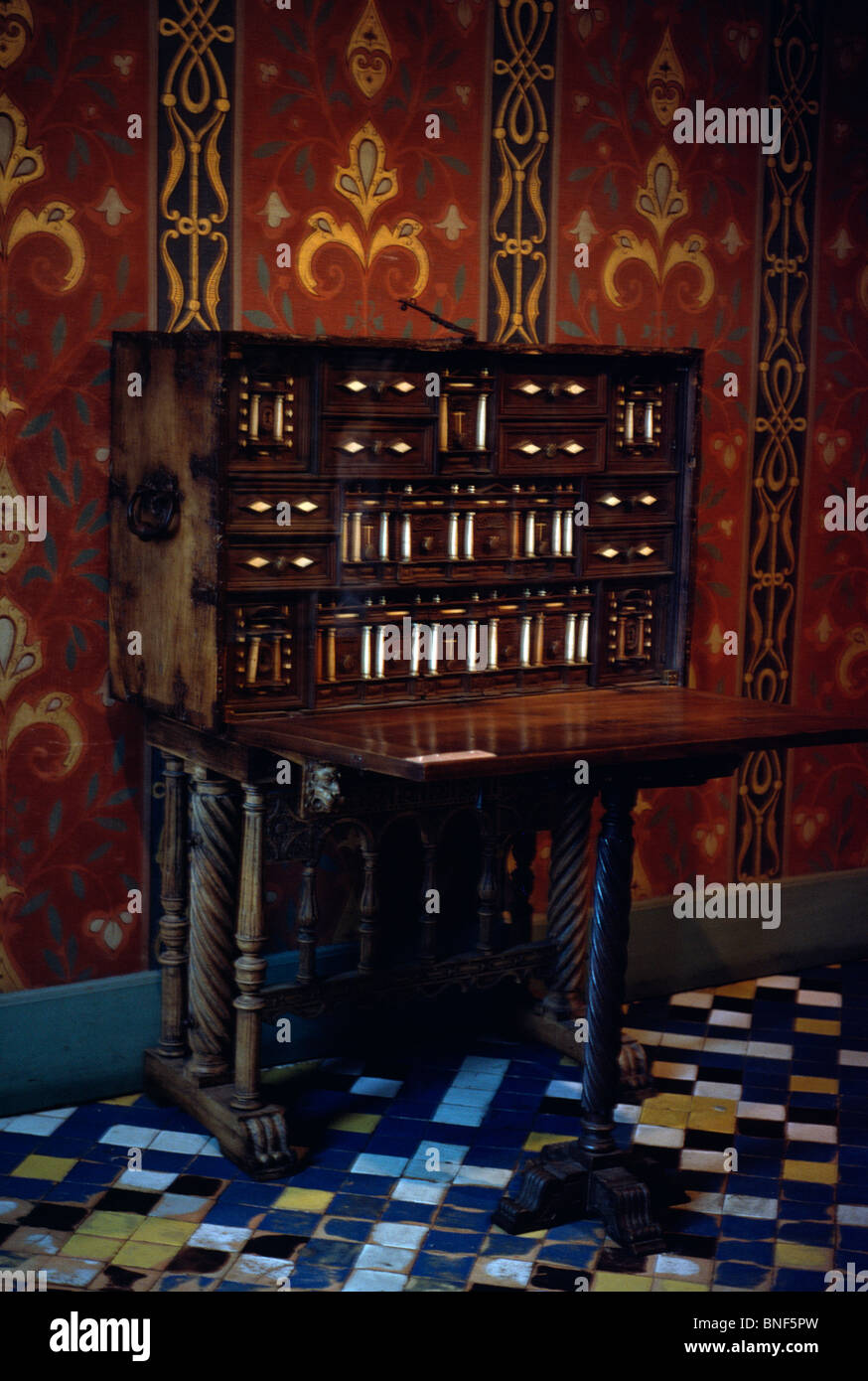 Escritorio con cajones fotografías e imágenes de alta resolución Alamy