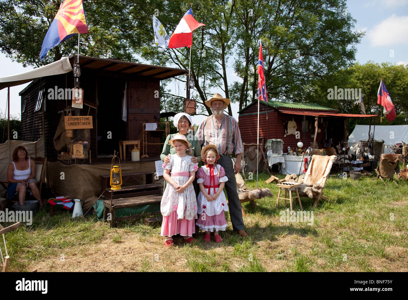 Principios americano pionero homestead familia colonos wagon Gotherington Mostrar UK Foto de stock
